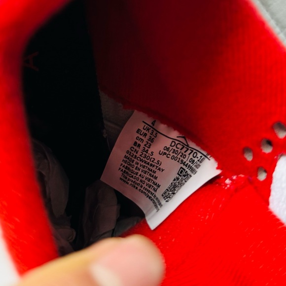 NWT Nike Jordan 4 OG Fire Red 2020 Sneakers Shoes - Picture 13 of 14